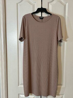 Bebe Plus Size 1X Soft Taupe Ribbed Shift Dress, LIKE NEW